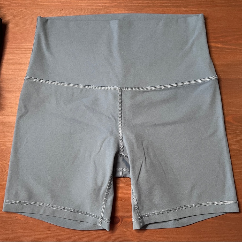 Lululemon High Rise Short 6”